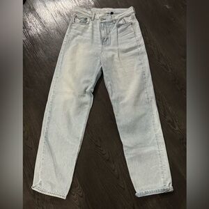 American Eagle Relaxed Straight Leg V Waist Size 4